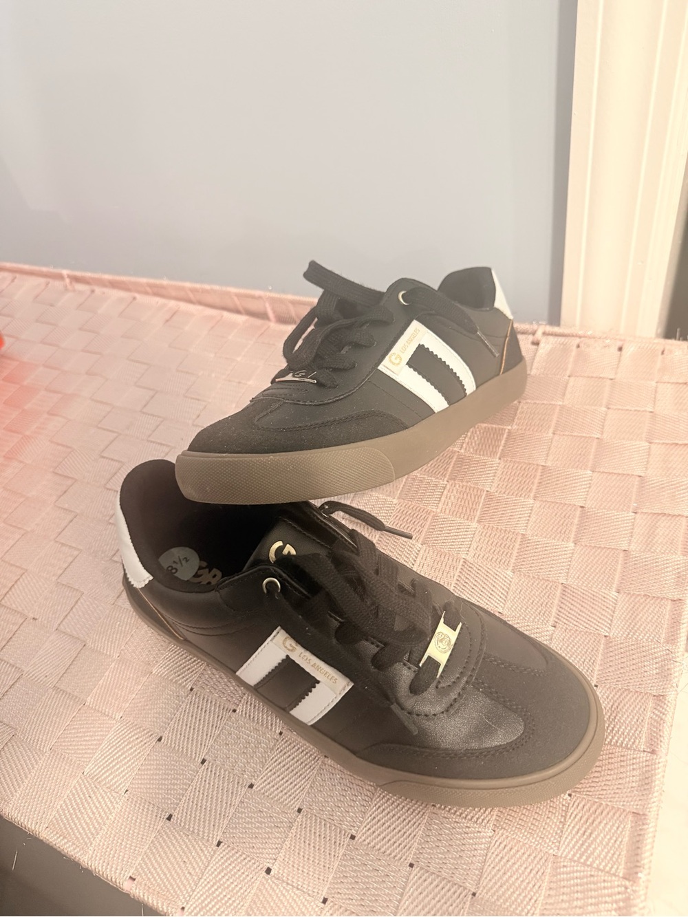Women Black Low-Top Casual Sneakers with White Stripe